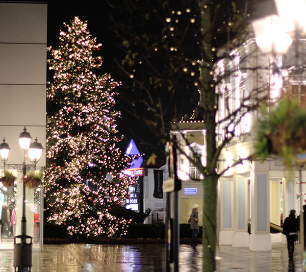 Follow Me Around – Designer Outlet Parndorf, Bratislava, Figar