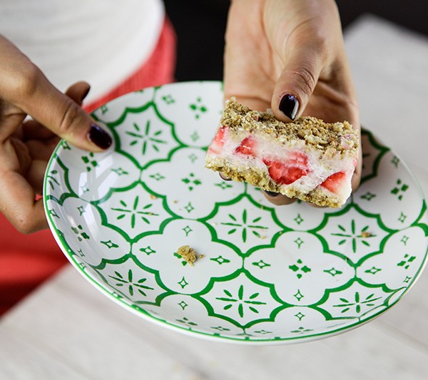 gefrorener Erdbeer Joghurt Crunch