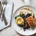 Lachs mit Hummus & Spinat